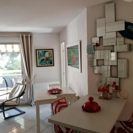 Apartament Bord De *